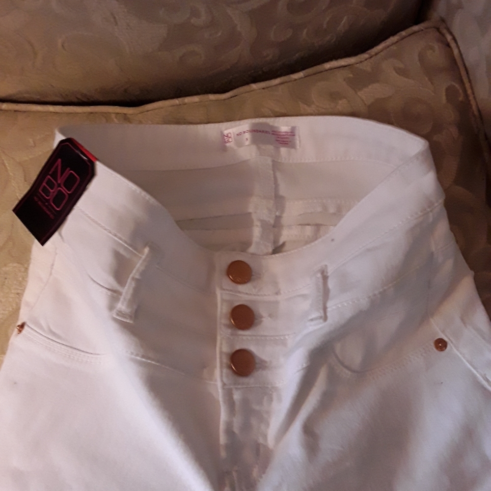 Shorts - Picture 3 of 3